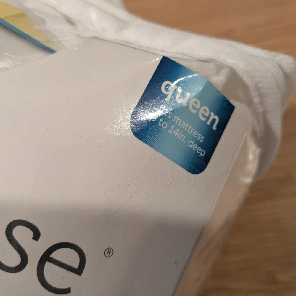 Allerease Zipped Mattress Protector Queen-Size - Picture 2 of 11